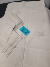 Vintage 1950's Linen Tablecloths Measuring 68in X 84in And 14 Matching Linen Napkins