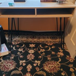 R4 Office Desk With 2 Cubbies