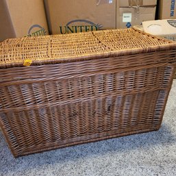 R2 Wicker Basket With Hinges