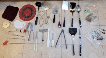 R7 Assorted Kitchen Utensils/tools