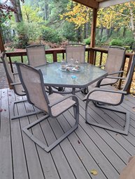 R0 Outdoor Glass Top Table With Hole For Umbrella And Chairs