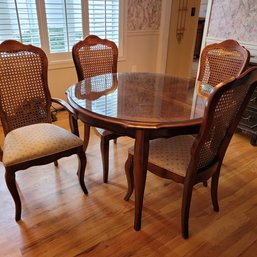 R2 Stanley Dining Room Set With Glass Top And 4 Chairs