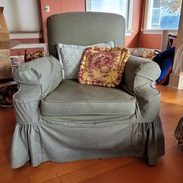 R4 Accent Chair With Hand Sewn Slip Cover, Pillows, And Throw Blanket
