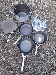 R0 Assorted Pots And Pans With Lids