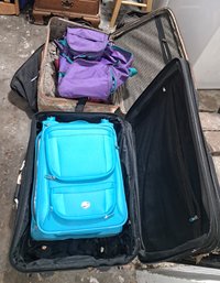 R0 Assorted Suitcases And Duffel Bags