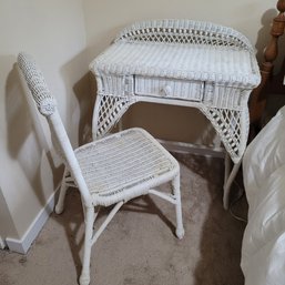 R3 White Wicker Desk And Chair