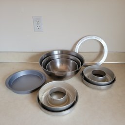 R2 Stainless Steel Mixing Bowls X3, Pie Pans, Pie Shield, And Bundt Pans