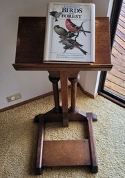 R1 Wooden Book Stand With Lansdowne Birds Of The Forest Book