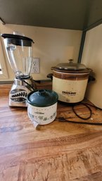 R2 Vintage Crockpot Slow Cooker And Glass Lid, Rival Little Dipper, And Oster16 Spd Blender And Glass Pitcher