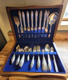 R2 Set Of Wm Rogerssilver Plated Cutlery With Wooden Box