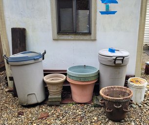 R00Collection Of Yard And Garden Items Including Rubbermaid Trash Bins