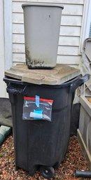 R00 Outdoor Trash Can With Container