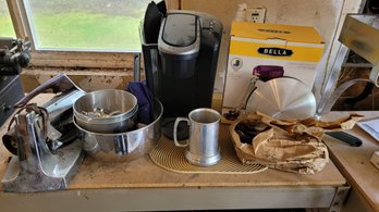 R0 Intage Sunbeam Mix Master, Keurig, Bella Coffee Maker, And Other Kitchen Items
