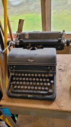 R0 Royal Typewriter