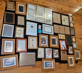 R3 Lot To Include A Variety Of Picture Frames