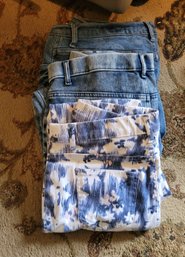 R5 Assorted Men's And Women's Clothing Including Coats, Shirts, Jeans, And Other Items