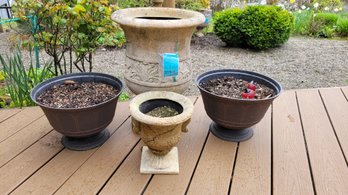 R00 Assorted Sized Planters With Potting Soil