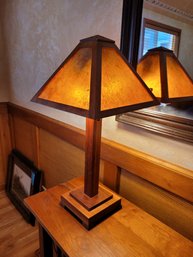 R1 Craftsman Style Table Lamp