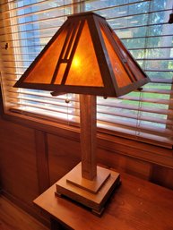 R1 Craftsman Style Table Lamp