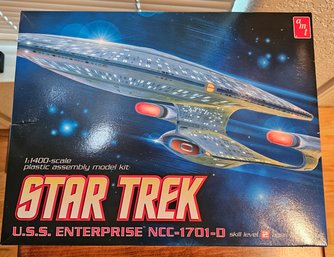R1 - Star Trek U.s.s. Enterprise Plastic Model Kit