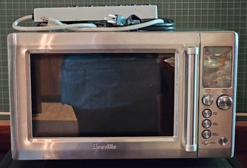 R2 Breville Microwave Oven 1500W With Power Strip And Cord