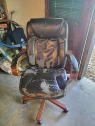 *R0 Adjustable Office Chair Very Weathered