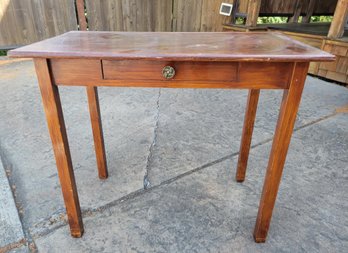 R0 Wooden Desk With Small Drawer