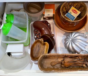 Kitchen Tools, Drink Shakers, Juicers,pyrex Measuring Cups, Strainers, Ricer, Wood Spoons, Tea Brewing Basket