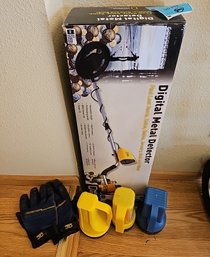 R12 Digital Metal Detector, Xl Work Gloves, And Three Flash Lights