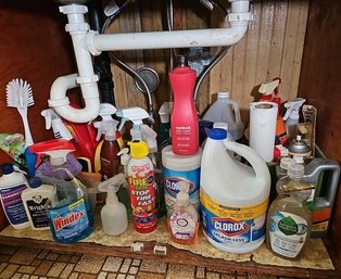 R7 Lot To Include All Contents Under Sink, Including Windex, Empty Spray Bottles, Dish Soap, Trays, And More