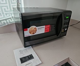 R1 Toshiba Solo Microwave