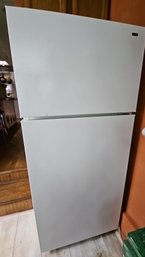 R6 Hotpoint Refrigerator With Freezer