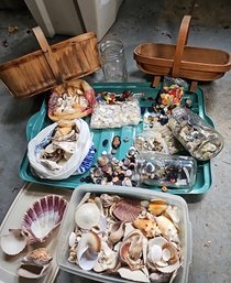 R0 Lot To Include Baskets, Jars Of Buttons, And Bags Of Shells