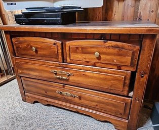 R9 2.5ft Tall Four-drawer Wooden Dresser