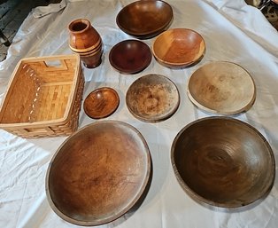 R4 Lot To Include Variety Of Wooden Bowls, Wooden Vase, And Small Basket