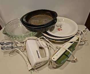 R2 Bakeware Including Four Pyrex Glassware, Pans, Electric Knife, And Hand Mixer