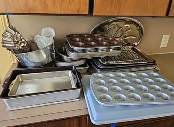 R3 Metal Bakeware Including Cookie Sheets, Cupcake Trays, Large Metal Plate And More