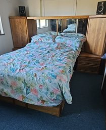 R9 Large Full/Queen Sized Bed With Heavy Wooden Multiple Cabinet/drawer Headboard And Surrounding Drawers