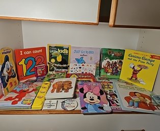 R8 A Variety Of Children's Books, Magazines And Pins