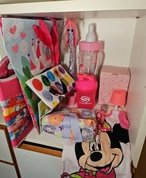 R8 The Pink Variety Lot Including Bags, Minnie Shirt, Children's Decor And Toys