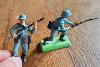 R5 Three Britain's Deetail Brand Soldiers Made In England