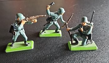 R5 Three More 1971 Britain's Ltd Small Soldier Figurines