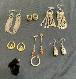 Rm6 Costume Jewelry To Include Six Pairs Of Earrings And One Single Earring