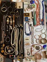 R1 Costume Jewelry Lot To Include Necklaces, Bracelets, Earrings, Pins And Others In Various Styles