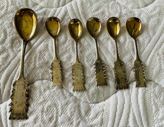 Rm5 Small Collection Of Collectors Spoons