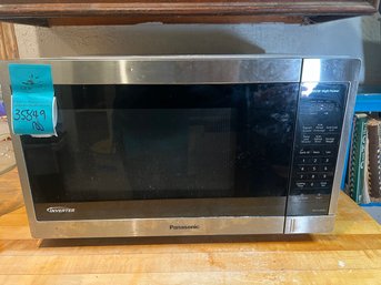 R2 Panasonic Microwave  12in X 20in X 15in   Worked At Time Of Lotting.  Needs  Cleaning