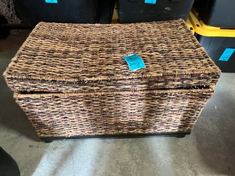 R0 Wicker Chest With Metal Legs.  Paper Towel Holder K-pod Holder, New In Box Small Shelf