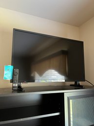 Insignia 33in (diagonal Measurement)TV With Remote