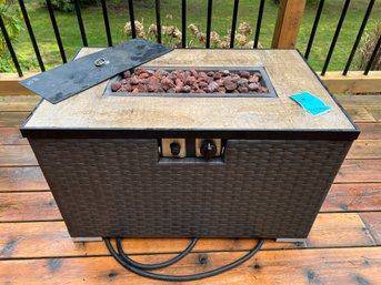R00 Outdoor Propane Fire Pit/table. 19.5in X 19.75in X 31.5in