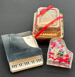 R5 Rare Vintage Grand Piano Memo Note Holder Pad, Vintage Plastic Paper Weight Piano W Floating Beads